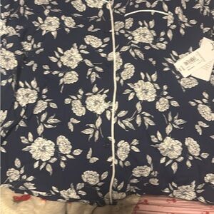 Liz Claiborne Navy and Cream Floral Top w/ matching pants set size XL NWT!
